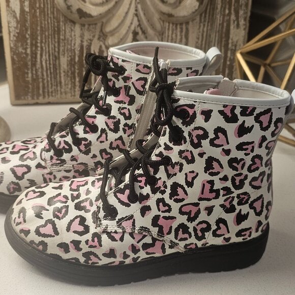Skechers Pink, White, and Black Girls HEARTS BOOTS - Picture 1 of 3